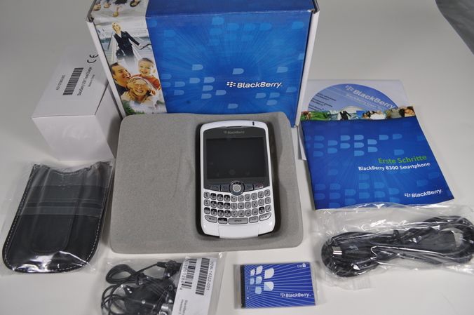 NEW BLACKBERRY 8300 CURVE WHITE UNLOCKED 2MP GSM AT&T  