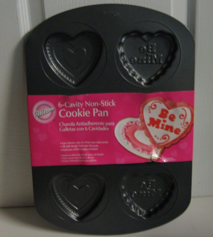 WILTON 6 CAVITY VALENTINE HEARTS NON STICK COOKIE PAN  