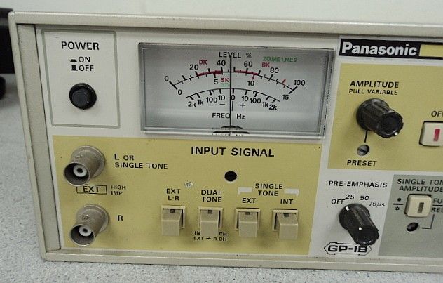 PANASONIC FM MULTIPLEX SIGNAL GENERATOR VP 7635P  