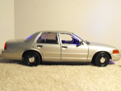 18 Undercover Silver FCV Lights Custom Police Car Slicktop Model 