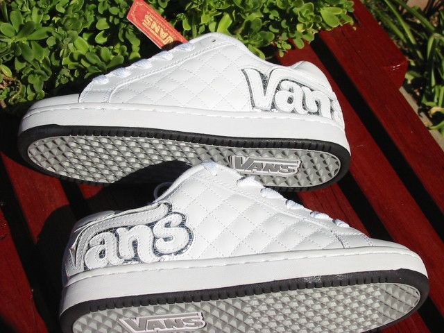 VANS SNEAKERS TENNIS SHOES WOMEN WHITE 6 AUTHENTIC NEW  