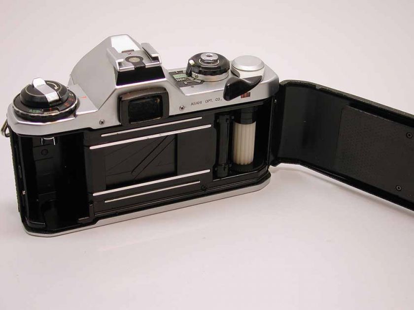 PENTAX ME 35MM SLR FILM CAMERA BODY ONLYWORKS  BUT  