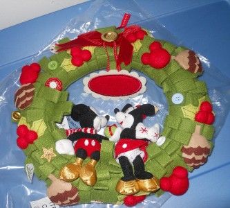 Disney Classic Mickey Minnie Christmas Holiday Wreath NEW  