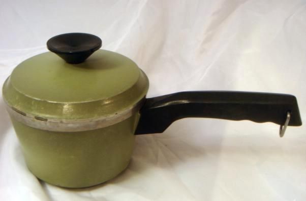 Quart Club Aluminum Saucepan & Lid / Avocado Green  