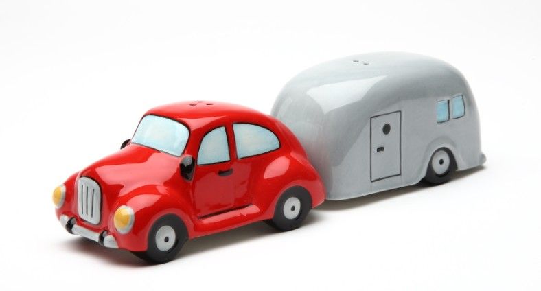   CAR & TRAILER CERAMIC SALT & PEPPER SHAKERS RV TRAVELER UNIQUE DÉCOR