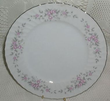 am listingchina dinnerware. The pieces are made by Fine China, Japan 