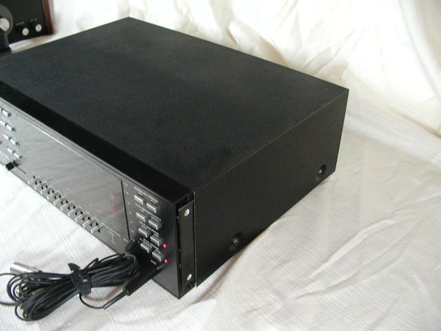 DBX Model 20/20 Computerized Equalizer with Calibrated Microphone 