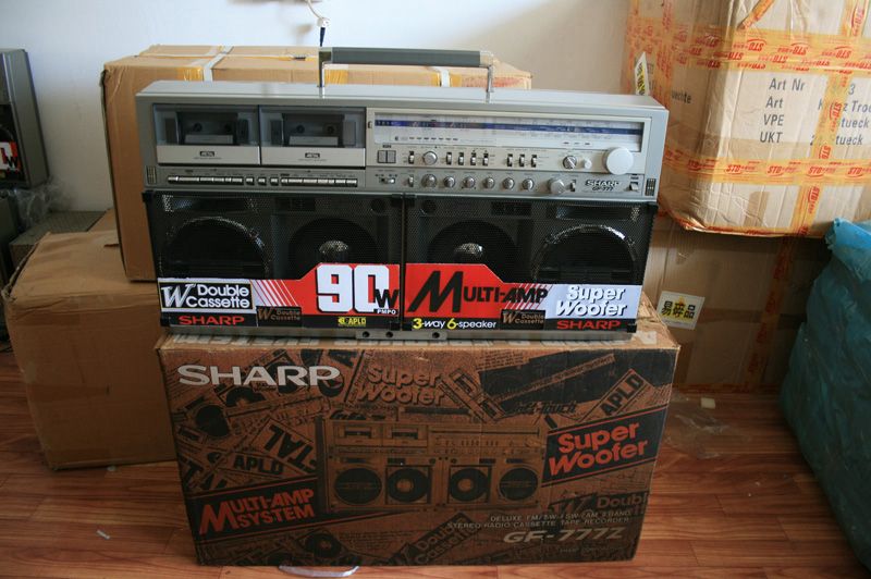 This is an extremly rare ,MOODEL SHARP GF777Z boombox, Include AC 