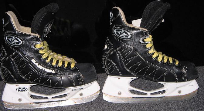 Used Easton Ultra Lite Size 3 D Ice Hockey Skates  