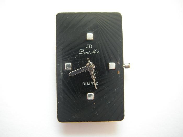 Dani Mor JD rectangle quartz watch movement running  