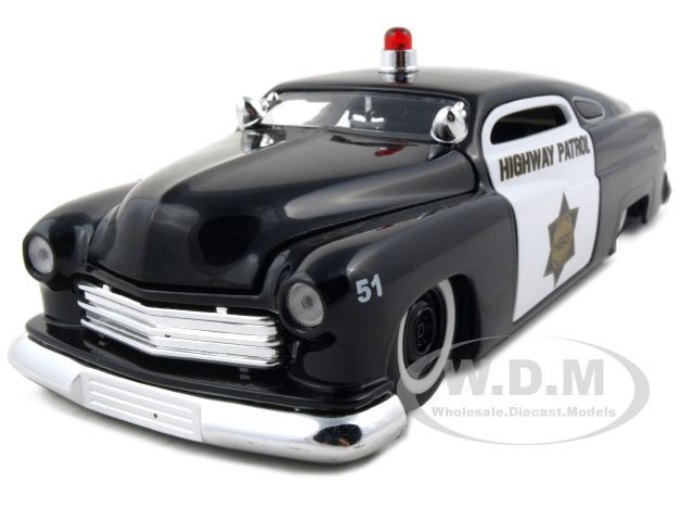   24 scale diecast car model of 1951 mercury police die cast car by