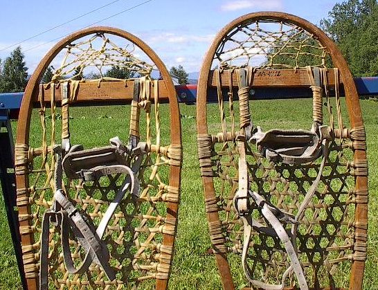 VINTAGE OLD Snowshoes LUND 28x13 Snow Shoes ANTIQUE  